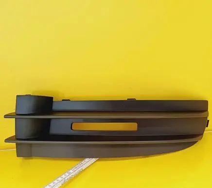 Volkswagen Touran I Front bumper lower grill 2K0853684