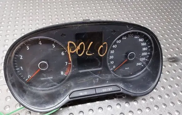 Volkswagen Polo V 6R Speedometer (instrument cluster) S26380759 6R0920860M