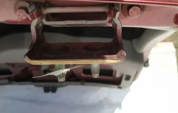 Volvo V50 Tailgate/trunk/boot hinge