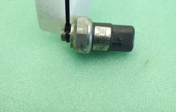 Mazda 5 Air conditioning (A/C) pressure sensor L503IBOIA L503IB0IA06