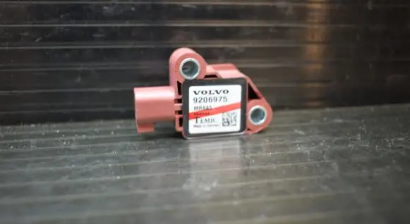 Volvo V50 Airbag deployment crash/impact sensor 9206975