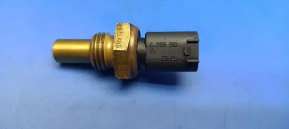 Mercedes-Benz E W212 Oil temperature sensor A0051532328 08241211800