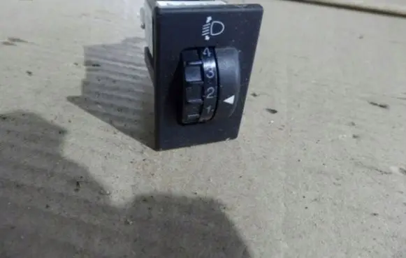 Suzuki Baleno IV Tailgate/trunk/boot open switch 35180M68P00