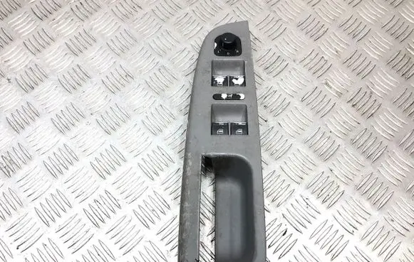 Volkswagen Jetta V Electric window control switch 1K4959857 1K0959565F 0915