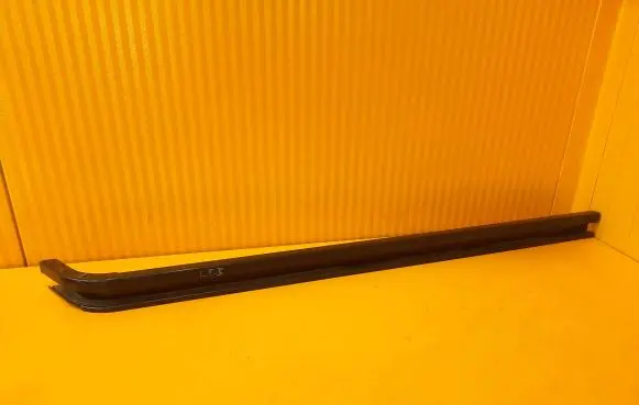 Renault Trafic III (X82) Sliding door bottom rail 777610083R 93867639