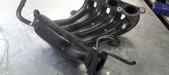 Nissan Note (E11) Intake manifold