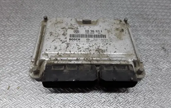 Skoda Octavia Mk1 (1U) Engine control unit/module 038906019R 0281010517