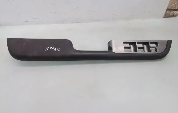 Nissan X-Trail T30 Front door interior handle trim 
