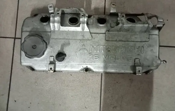 Mitsubishi Galant Rocker cam cover 0000
