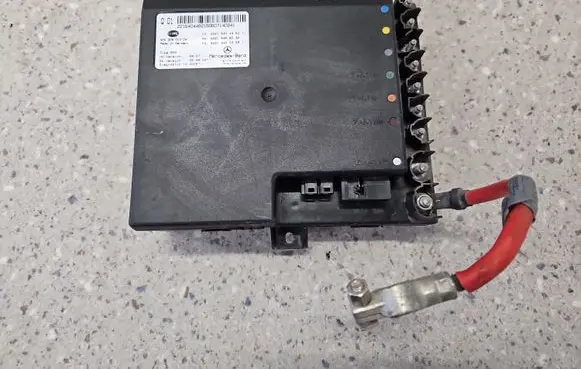Mercedes-Benz S W221 Battery control module A2215458232 A2215404462 A2214420455