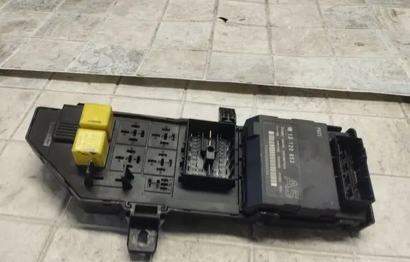 Opel Signum Fuse module 13120953 24443147 518777024