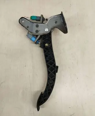 Renault Megane II Brake pedal