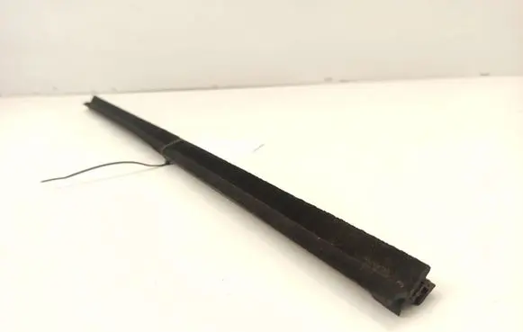 Mercedes-Benz S W126 Rubber seal front door window/glass 