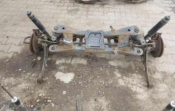 Toyota Avensis T270 Rear axle beam 