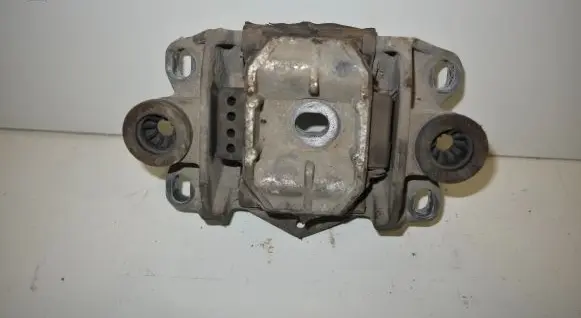 Ford Mondeo Mk III Engine mount bracket 1S717M122
