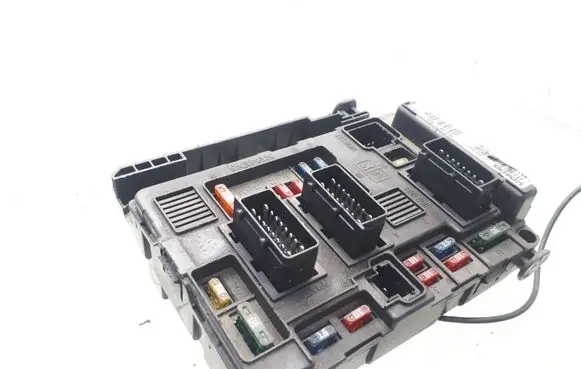 Citroen C5 Fuse module 9643498680