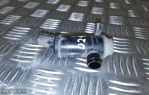 Subaru Legacy Windscreen/windshield washer pump