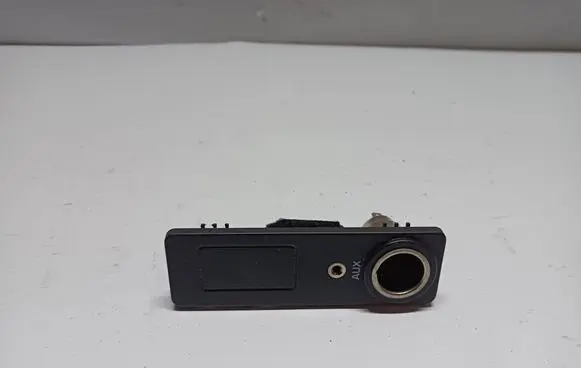 Jaguar XF AUX in-socket connector 8X2319C166BA A2C53252705 A2C53252085