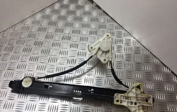 Seat Altea Rear window lifting mechanism without motor 5P0839461