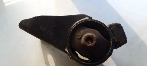 Mazda MPV Engine mount bracket