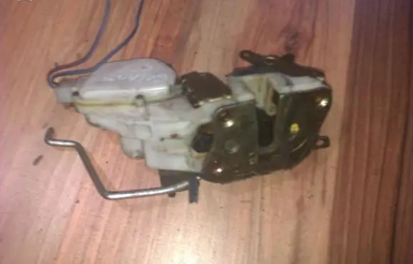 Mitsubishi Galant Front door lock