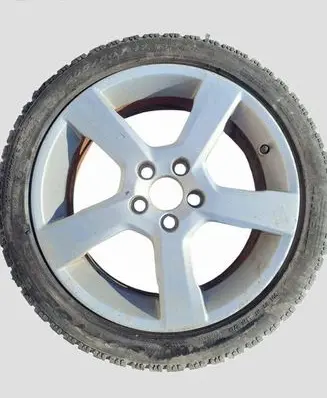 Volvo V50 R17 alloy rim