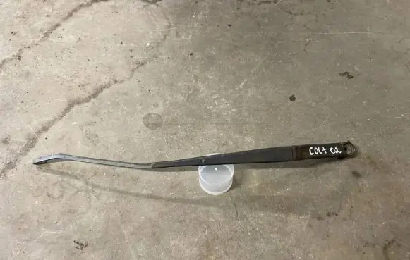 Mitsubishi Colt Front wiper blade arm 68329HNWB
