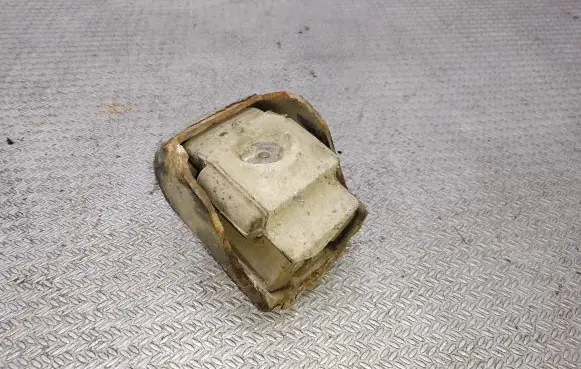 Mercedes-Benz Sprinter W906 Engine mount bracket