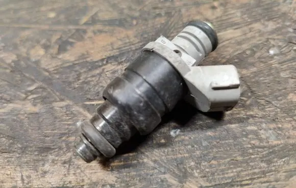 Mitsubishi Colt Fuel injector MR988977
