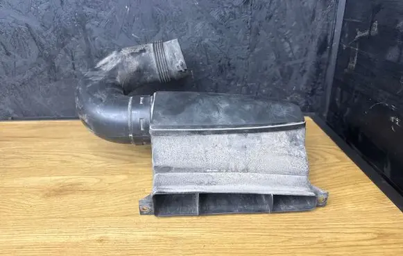 Volkswagen Golf V Air flow deflector 1K0805962E