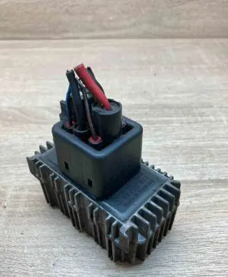 Opel Sintra Glow plug pre-heat relay 90508974 51299001 WithPlug