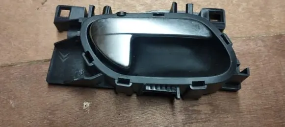 Peugeot 208 Front door interior handle 96605253VV