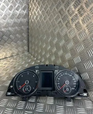Volkswagen PASSAT B7 Speedometer (instrument cluster) 3AA920880L