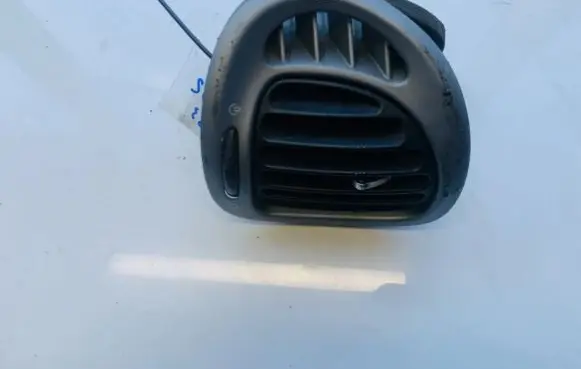 Citroen Xsara Picasso Dash center air vent grill 9631280077