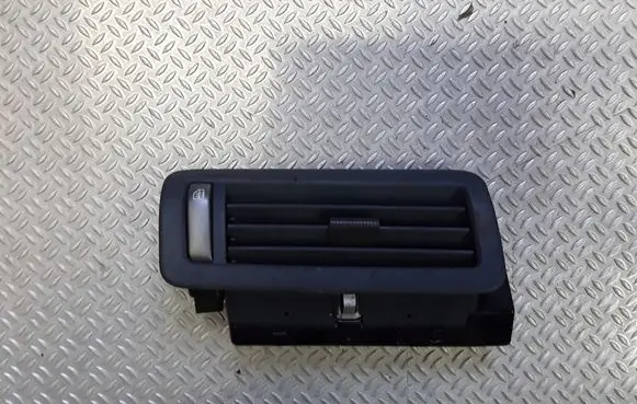 Rear air vent grill