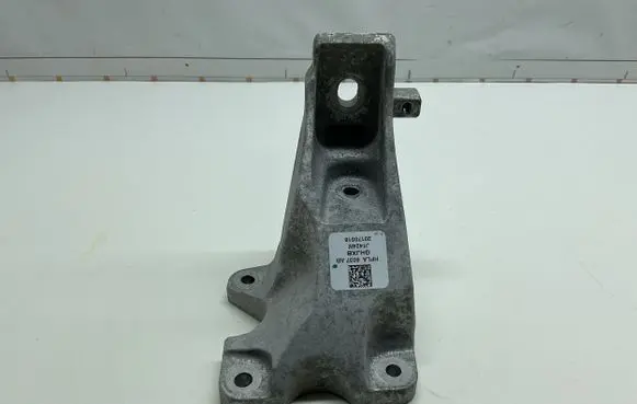 Land Rover Discovery 5 Engine mounting bracket HPLA6037AB 20170518 J1424M