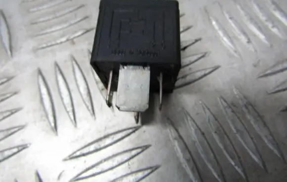 Volkswagen Golf IV Other relay 95VW10K705CA 7M0951253A