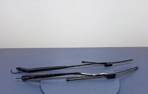 Citroen Berlingo Front wiper blade arm 9833936380