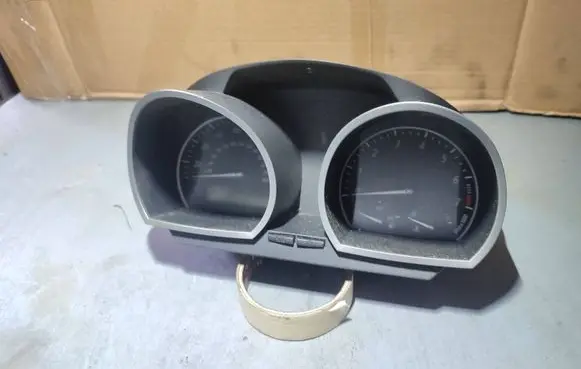 BMW Z4 E85 E86 Speedometer (instrument cluster) 9115043 25811510