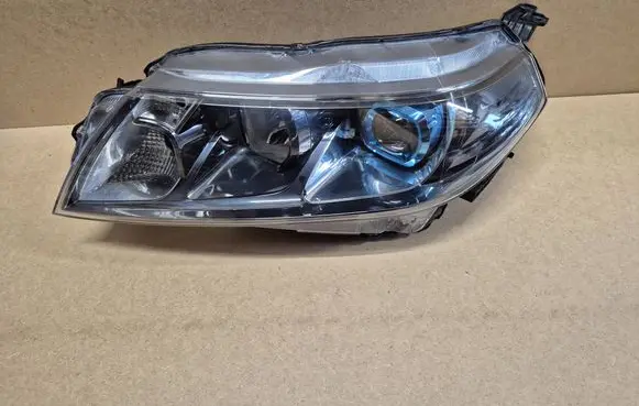 Suzuki Vitara (LY) Headlight/headlamp 10018095