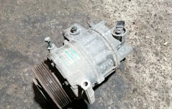Volkswagen PASSAT B6 Air conditioning (A/C) compressor (pump) 1K0820803S