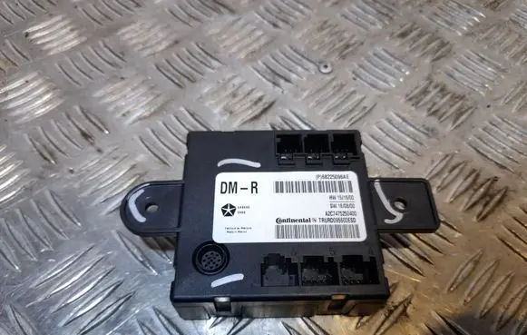 Chrysler Pacifica Door control unit/module 68225096AE