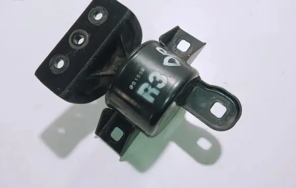 Chevrolet Kalos Engine mount bracket
