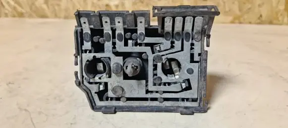 Audi 80 90 S2 B4 Tail light bulb cover holder Thk81