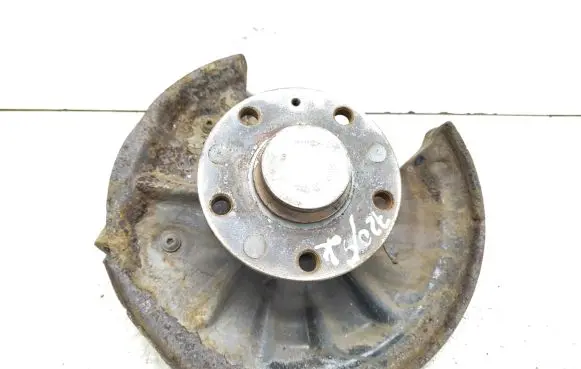 Volkswagen Golf VII Rear wheel hub spindle/knuckle 