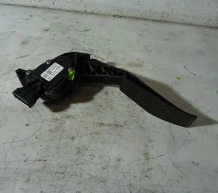Opel Insignia A Accelerator throttle pedal 13237352