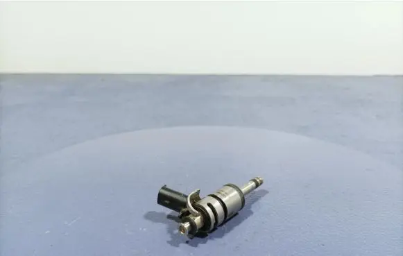 Hyundai Tucson TL Fuel injector 35310-2B370
