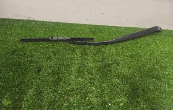 Toyota Prius (XW30) Front wiper blade arm 2125 7805
