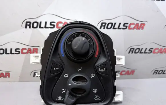 Toyota Aygo AB40 Climate control unit E1068118 55900YY030 55900YV030