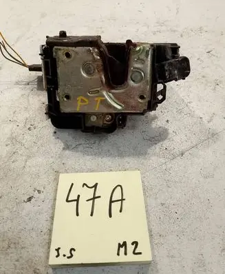 Volkswagen Golf III Rear door lock 3B4839016A